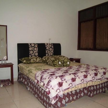 Griya Putri Dewi Guesthouse Jogjakarta Buitenkant foto