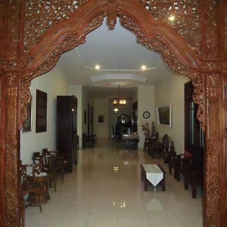 Griya Putri Dewi Guesthouse Jogjakarta Buitenkant foto