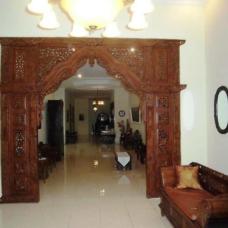 Griya Putri Dewi Guesthouse Jogjakarta Buitenkant foto