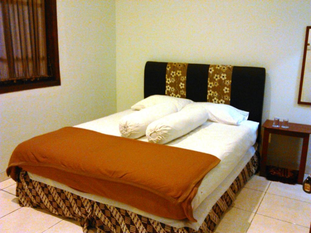 Griya Putri Dewi Guesthouse Jogjakarta Buitenkant foto