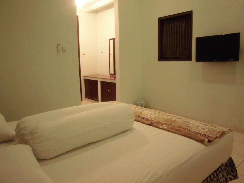 Griya Putri Dewi Guesthouse Jogjakarta Buitenkant foto
