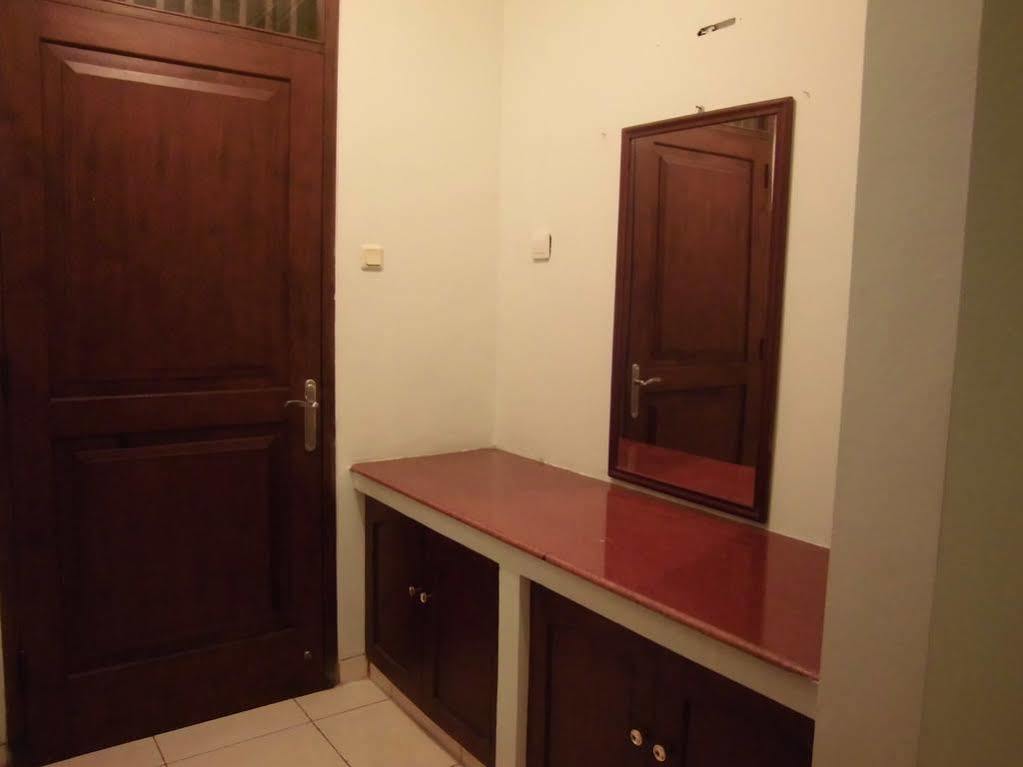 Griya Putri Dewi Guesthouse Jogjakarta Buitenkant foto